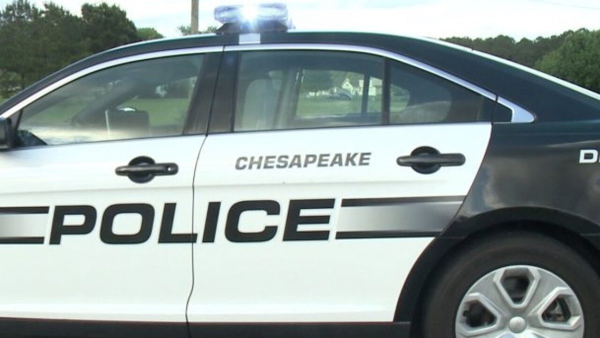 WTKR3's tweet photo. JUST IN: Possible barricade situation in #Chesapeake blocks off road on Willow Oak https://t.co/mbD0MCvHnC https://t.co/GGmczlGktJ