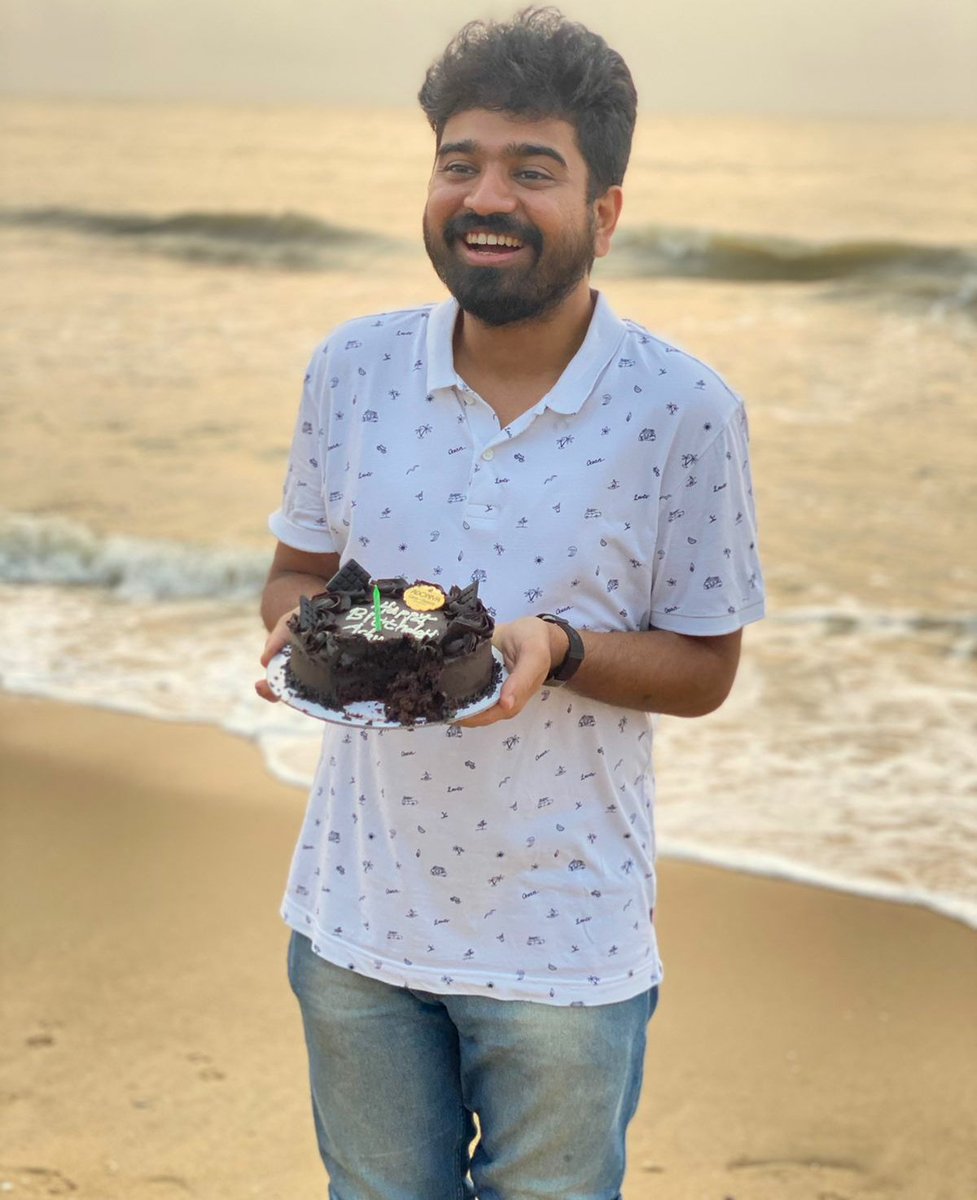 Bultaulta's tweet photo. Birthday vs Birthnight. #Olding https://t.co/3n8utxz4m2
