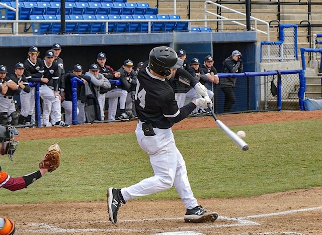 STARSBASEBALLVA's tweet photo. Roanoke DH sweep over # 14 Shenandoah 
Stars Alums @PK_Cocolis @Robobaseball had 3 hits with 4RBIs and 3 doubles. https://t.co/bYyNUHjyFo