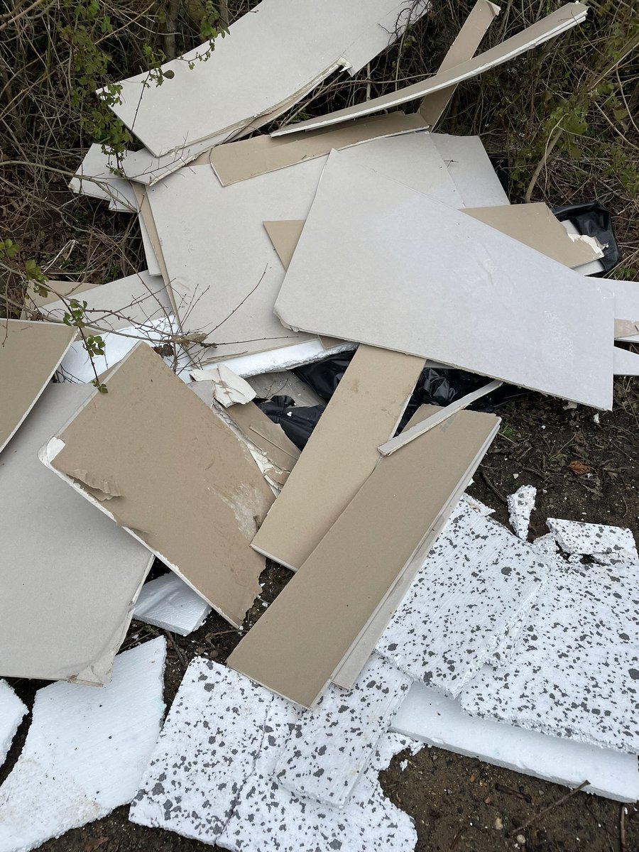 needham_link's tweet photo. @SNorfolkCouncil #flytipping in Needham https://t.co/J8IJ9GH1RN