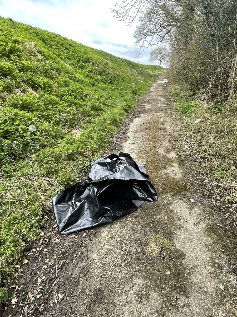 needham_link's tweet photo. @SNorfolkCouncil #flytipping in Needham https://t.co/J8IJ9GH1RN