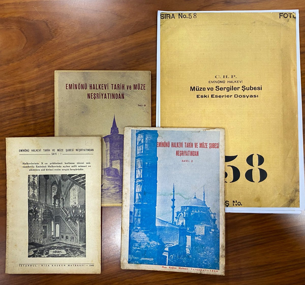 1942, 1945, 1945 yıllarında Eminönü Halkevi’nde açılmış sergi ve konferansların yayınlarını yeniden çalıştıkça bu dönem Halkevi yayınlarının İstanbul kent tarihi için ne kadar önemli olduğunu hatırlamalı.