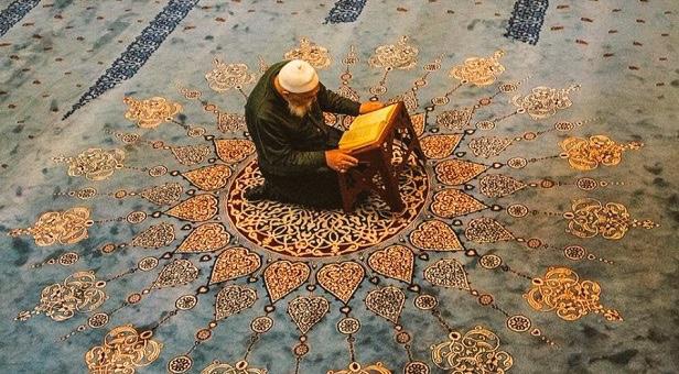 AdelAliBinAli's tweet photo. "شهر رمضان الذي أنزل فيه القرآن"
كما أنزل القرآن إلى الأرض في رمضان فأضاءت له الدنيا .. فأنزله في قلبك لتضيء به دنياك " https://t.co/wgIbqL60Dg