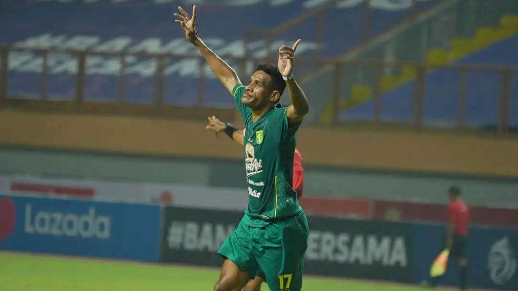 bolabobol_id's tweet photo. Aji Santoso mengkonfirmasi,Gelandang asal Papua Kambuaya akan segera berseragam Persib Bandung.Pengumuman akan segera dikonfirmasi✅✅
#transferliga1 https://t.co/hWX0VmrCVE