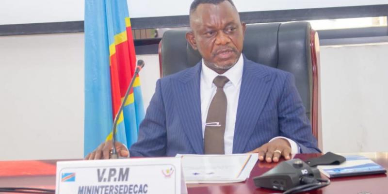 actualitecd's tweet photo. RDC: des députés initient une motion de défiance contre le Vice-premier ministre de l’intérieur, membre du parti présidentiel 
https://t.co/hX2SrkEzLE https://t.co/zt3rmNDtMS