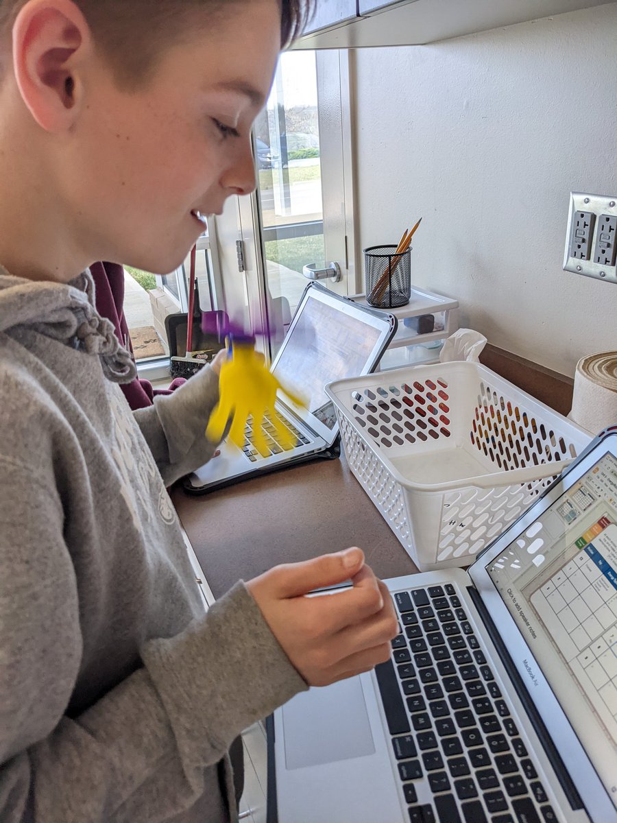 laurie_heisel's tweet photo. Investigating energy in toys today in science! 
@TheCreekMCMS 
@MCMS_Taylor 
#232connect https://t.co/LwO1QGG263