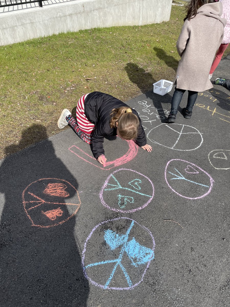 East Farms School (@ef_fct) on Twitter photo Students <a href="/EF_FCT/">East Farms School</a> were able to chalk messages of hope for the people of Ukraine. #fpsleadingtheway Students <a href="/EF_FCT/">East Farms School</a> were able to chalk messages of hope for the people of Ukraine. #fpsleadingtheway