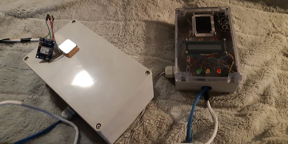 E14Community's tweet photo. Dale builds a winter driving safety monitor using a @hammondmfg enclosure to safely hold and protect his #JustEnCase #DesignChallenge: https://t.co/3ROd0MO1RV https://t.co/yYZEeAKXM6