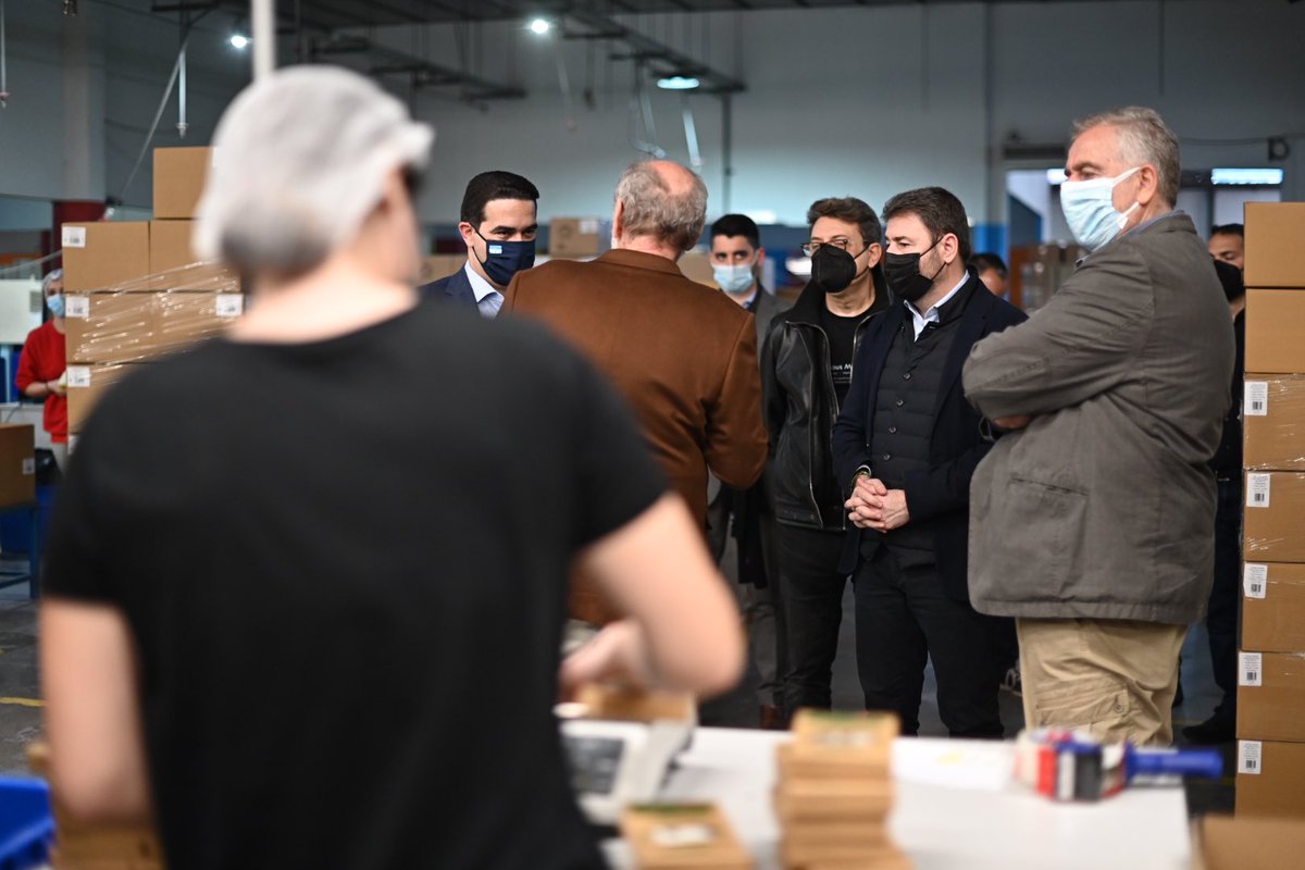 androulakisnick's tweet photo. Επισκέφτηκα σήμερα έναν από τους μεγαλύτερους πανευρωπαϊκά παραγωγούς προϊόντων με χαμηλό περιβαλλοντικό αποτύπωμα. Η Ευρώπη κατά 80% "πετά" τα πλαστικά είδη μιας χρήσης χάρη σε μια ελληνική εταιρεία. Άλλο ένα παράδειγμα υγιούς επιχειρηματικής εξωστρέφειας. #matrixpack #straws https://t.co/RcZrWSz6nW
