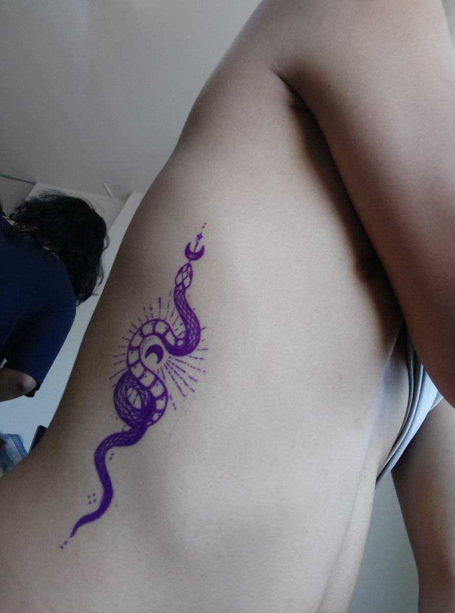 vyrown's tweet photo. first❤️🐍
#TattooColour #tattoos #Firsttattoo https://t.co/I7NPrSpGH3