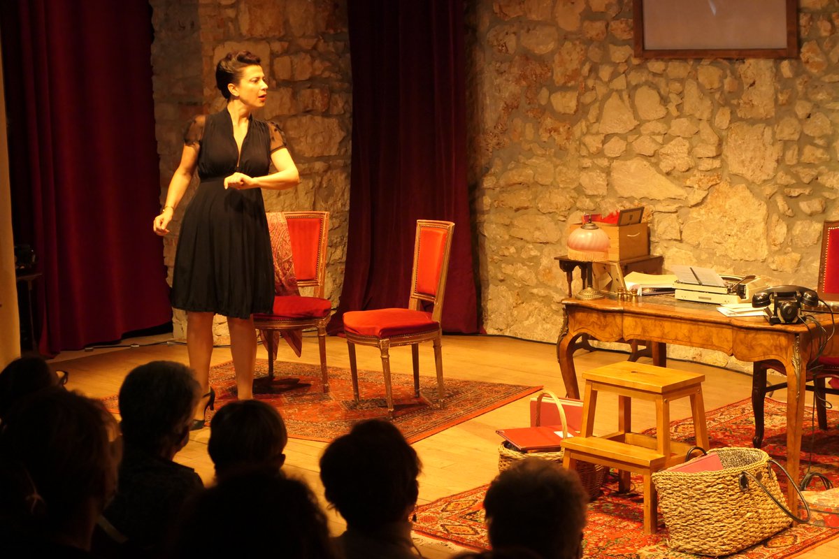 Sacha Guitry intime 
Venez applaudir le nouveau spectacle d'Anthéa Sogno qui met en lumière la secrétaire de Sacha Guitry, Fernande Choisel, dont les mémoires ont inspiré ce spectacle. Du Jeudi 07/04 au dimanche 10/04 reservations : +377 97 98 10 93 weezevent.com/sacha-guitry-i…