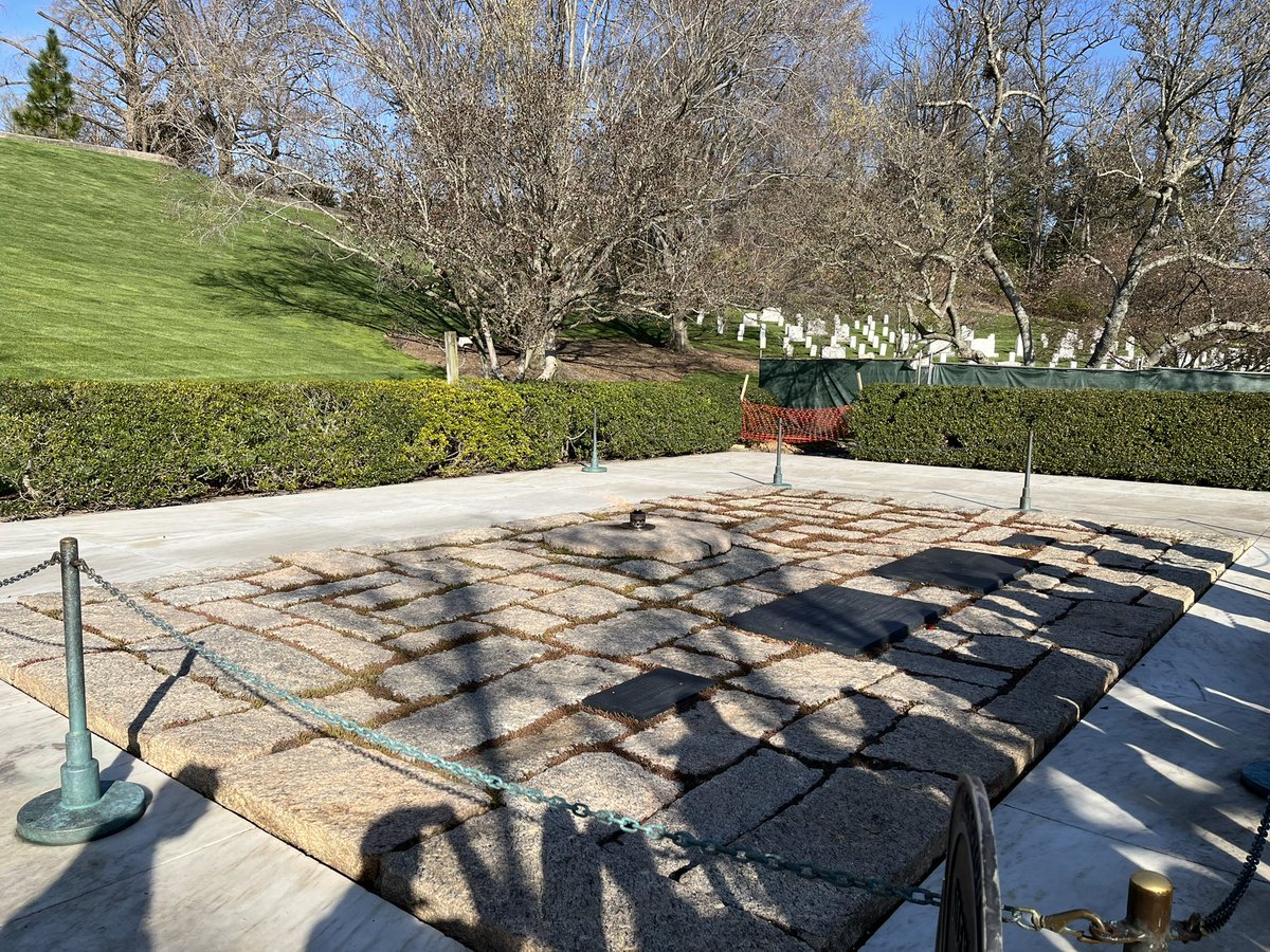 MrMurphyBCHS's tweet photo. Our @BigRebelNation AP Gov class continued our Washington, DC, trip with a visit to @ArlingtonNatl—visiting burial sites of the only two Presidents interred there (Kennedy and Taft) and the Tomb of the Unknown Soldier—this morning. Also stopped by the @USMC Memorial. #BCinDC2022 https://t.co/Om4vWA86BE