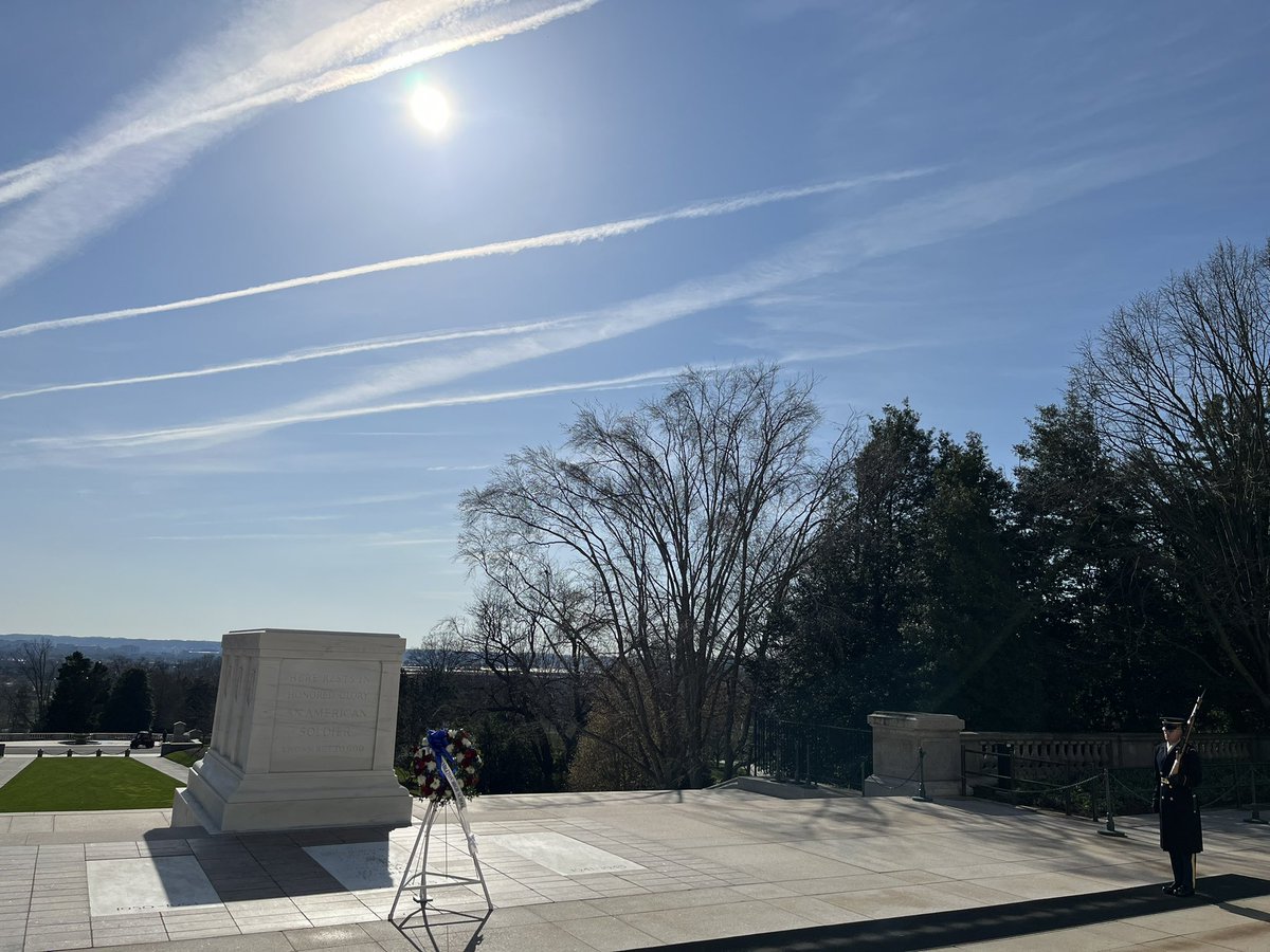 MrMurphyBCHS's tweet photo. Our @BigRebelNation AP Gov class continued our Washington, DC, trip with a visit to @ArlingtonNatl—visiting burial sites of the only two Presidents interred there (Kennedy and Taft) and the Tomb of the Unknown Soldier—this morning. Also stopped by the @USMC Memorial. #BCinDC2022 https://t.co/Om4vWA86BE
