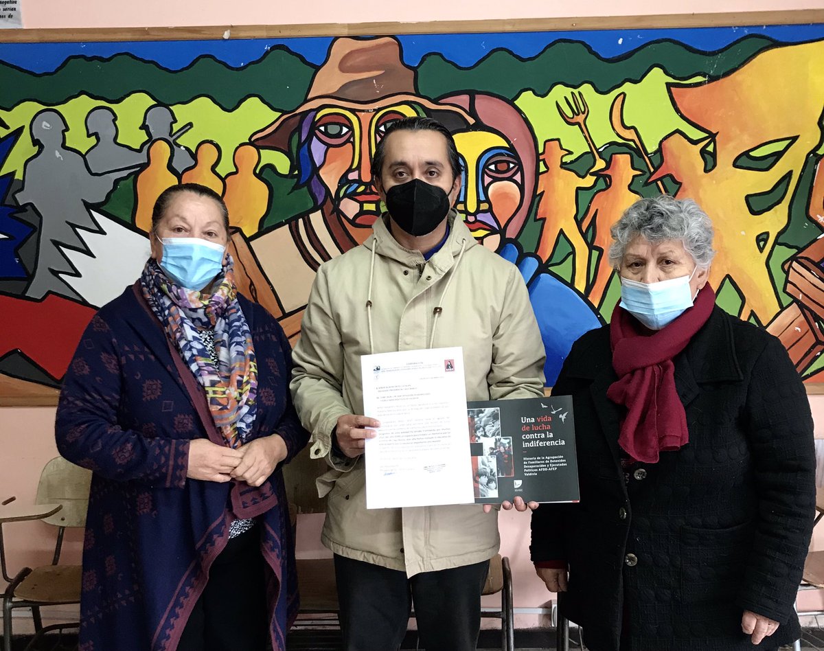 DPPRanco's tweet photo. Hoy el Delegado @DppAlejandrorc fue invitado a la Casa de la Memoria de #Valdivia. Como DPP del Ranco reafirmamos nuestro compromiso con los #ddhh y con la memoria histórica de nuestra región y en especial de nuestra provincia #ElRanco #LosRios 🕊🌳 https://t.co/Ny0rjaSS87