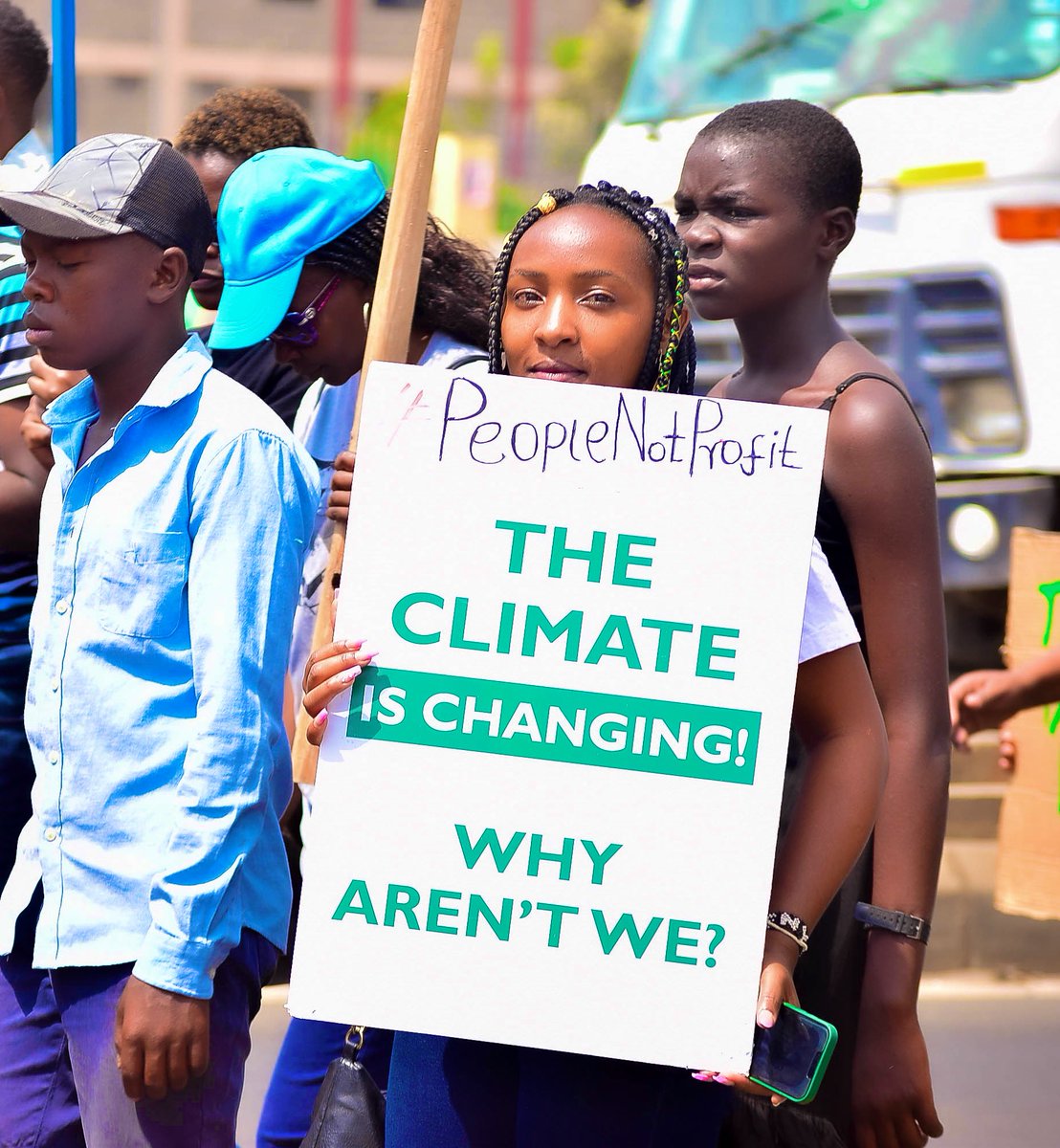 lizwathuti's tweet photo. The current drought across East Africa will push 25 million people into extreme hunger by July. While people starve, political leaders are gifting the fossil fuel industry $11 million every minute. Why not use this money to ensure people have food and water.. #IPCC #ClimateReport https://t.co/nId4kpOpMS