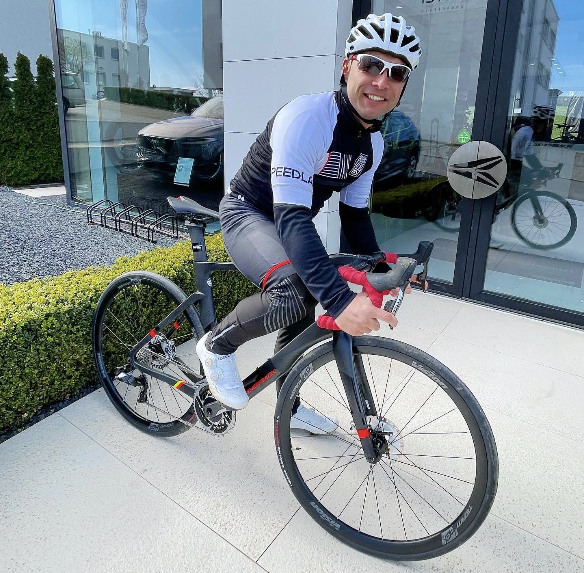 sakioficial's tweet photo. My new bike 🚴 2 days here in Nürtingen for a filmproduction with @silverbackbikes 👍 #filmproduction #silverbackbikes #bikes #fahrrad https://t.co/LutyDx0uCl