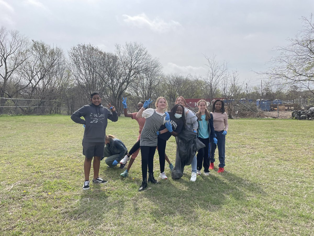 tannenbaumlab's tweet photo. Campus clean up! @FMS_Plano #stucoservice π https://t.co/NYwo3LPf1M