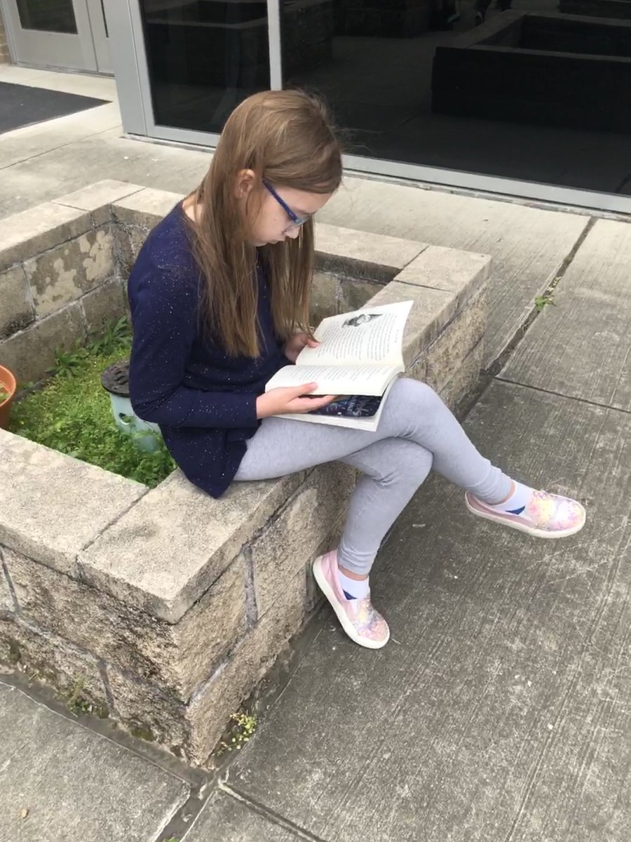 MrsAFroom's tweet photo. Such a lovely way to spend recess. 💗🥰 https://t.co/6k709tgrYR