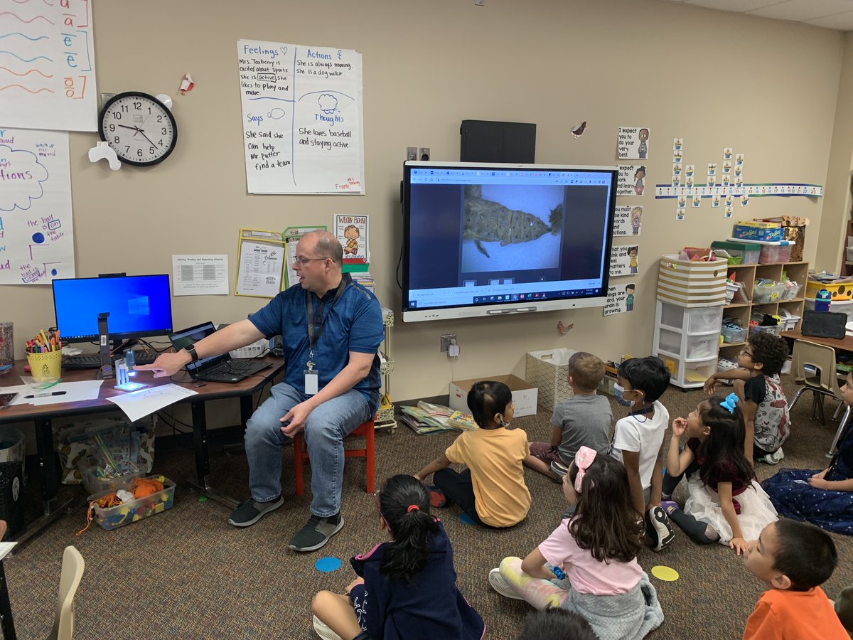 techwithtodd's tweet photo. It is always a fun time in Mrs. Blick's class. Today we used the microscopes to look at the chrysalis stage of the butterfly. #ilovesse #techwithtodd
@meganblick @leslieg1018 @StanleyStampede https://t.co/ozB2WDBYof