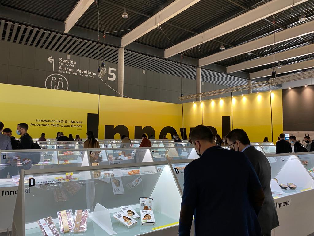 AlimentariaBCN's tweet photo. 🆕 No te pierdas los casi 300 nuevos lanzamientos innovadores del mercado en la exposición Innoval 2022, en The Alimentaria Hub 👀 

Productos de marcas comprometidas con la calidad y la adaptación constante a las necesidades del consumidor 🔝 #Alimentaria2022 https://t.co/Lejyi0QOtO