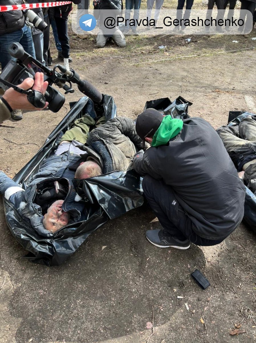 caojitw's tweet photo. 俄羅斯軍隊在烏克蘭的布查，肆意燒殺、奸殺和槍殺無辜的孩童、女人和老人的行爲，完全構得上是種族滅絶及反人類罪。相信這次普京和俄羅斯納粹一定逃脫不了國際戰犯法庭的審判和定罪，最終被送上絞架或被無人機斬首。 https://t.co/yh2EruFpBl