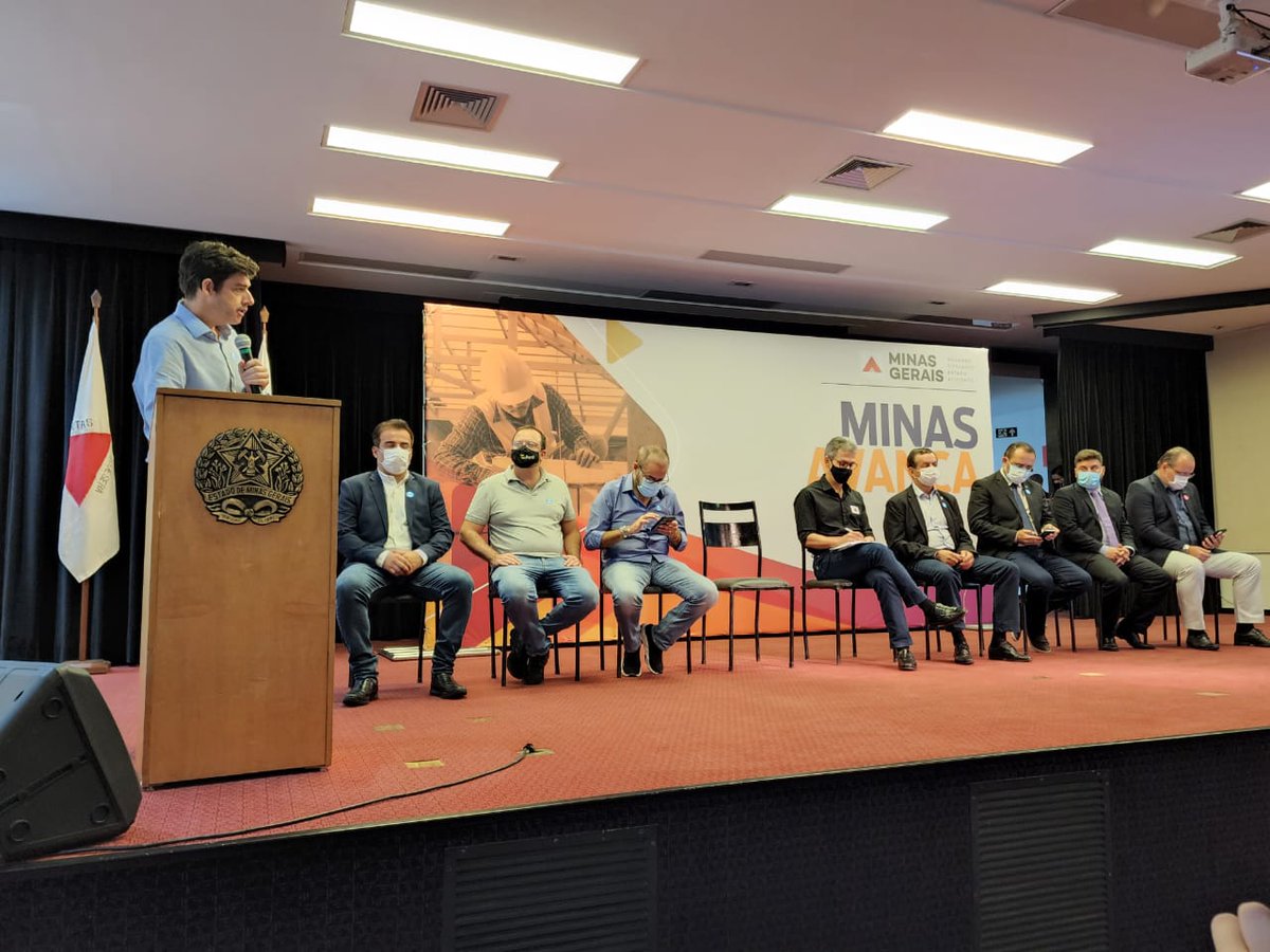 fsmarcato's tweet photo. Participei, na manhã desta segunda-feira (04/4), ao lado do governador Romeu Zema, do lançamento do Provias, o maior programa de obras rodoviárias da última década. Serão 99 empreendimentos com investimento de aproximadamente R$ 2 bilhões. https://t.co/J5U78NuFHj