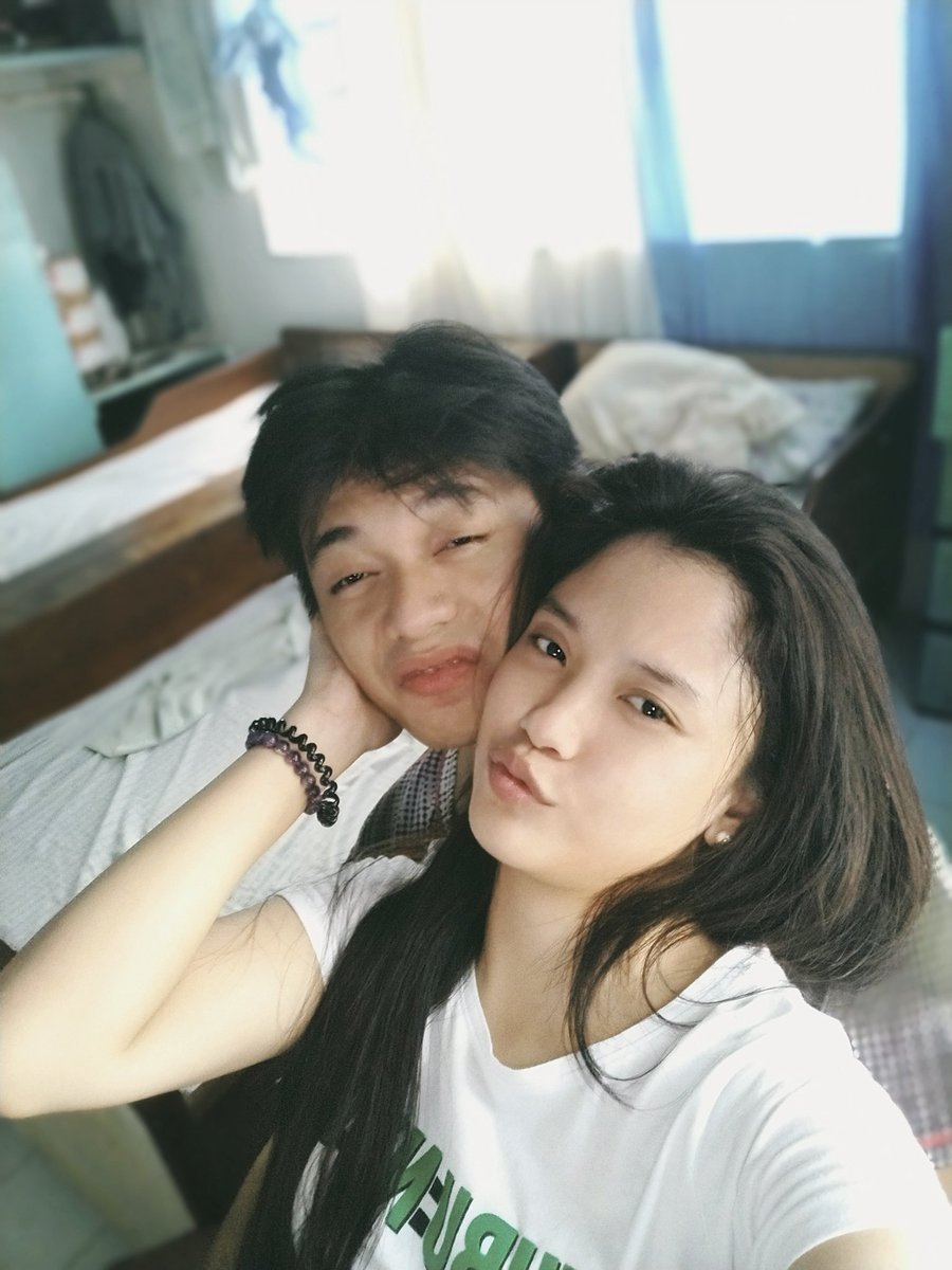 kaaaaanng's tweet photo. It's always u and the little things :'>  @catubig_mark06 https://t.co/26aeiffA6A