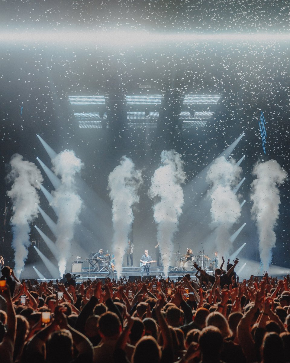Samneill_photo's tweet photo. Wow what a show @samfendermusic https://t.co/ZTcLMpiOM2