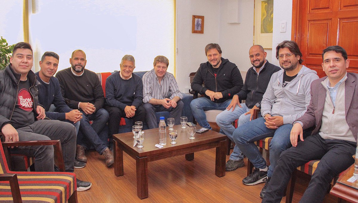 forjatdfaias's tweet photo. #SomosForja✔️ Mantuvimos un encuentro donde charlamos acerca de la realidad provincial y nacional, con nuestro referente @gustavomelella, @gustavoflopez, @SantoroLeandro, @FedericoGreve, Agustin Tita y Federico Yegros. https://t.co/9KthbZzkBP