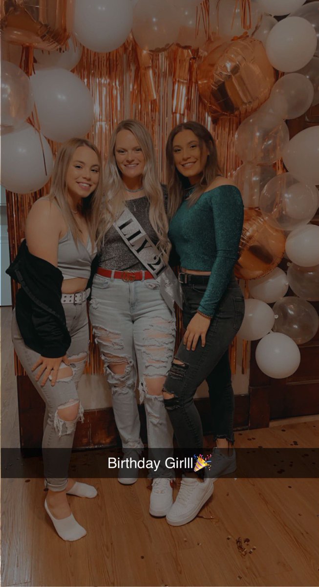 SoftballKar21's tweet photo. 21 🥂
Thank you to my friends and family for all the surprises and birthday wishes! Beyond grateful ❤️ https://t.co/o3rUuhleLi