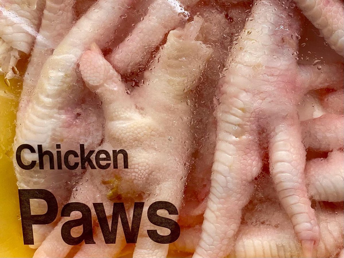 ChefKevinBelton's tweet photo. Monica left the grocery store baffled saying “I’be always thought chicken had feet”. She said she couldn’t bring herself to believe they have paws😳 #chickenfeet #chickenpaws #grocerystore #grocerystorefinds #shoppingwithachef #mondays https://t.co/OGNSMJk71E