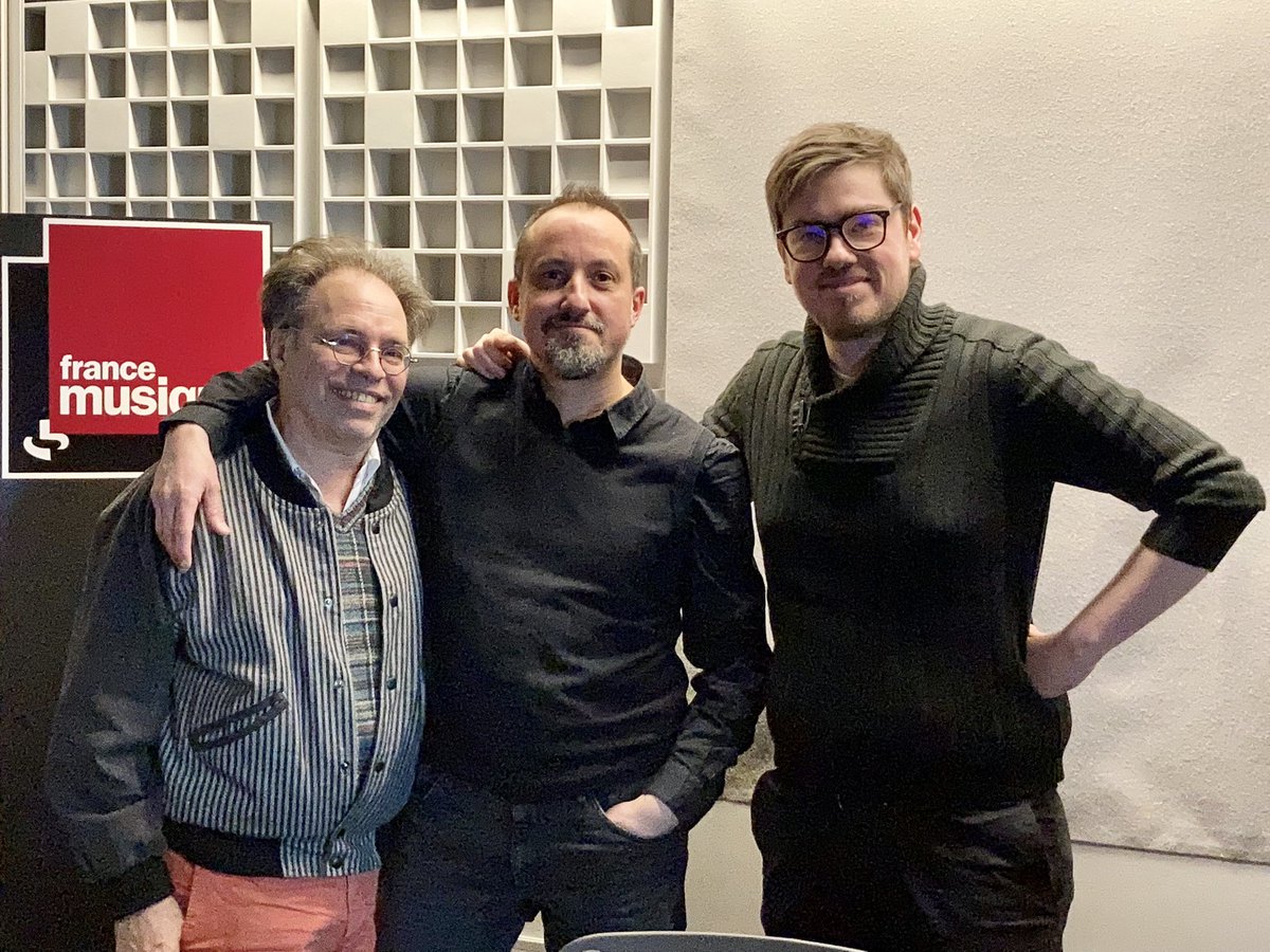 Th_contempo's tweet photo. 🎙🎙🎙 Et c’est dans la boîte !
Émission dynamique autour de la grande @meredith_monk avec les sémillants Loic Pierre et Jean-Louis Tallon !
Et avec la participation de @vwagnerpianiste 🎹 et #Lisel 🎤
Rdv dimanche 22h (après le 🗳) @francemusique ! #CarrefourDeLaCreation https://t.co/SXl63gfMrW