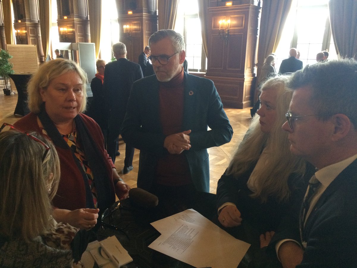 lradgag's tweet photo. Avec Eva Wiberg, rectrice de @goteborgsuni, nous avons présenté @EutopiaUni devant les recteurs suédois réunis à Paris par la Swedish Higher Education Authority #UKA Un exercice toujours utile, même pour les alliances de 2019 #EuropeanUniversityInitiative https://t.co/2HRQvG2Jzk