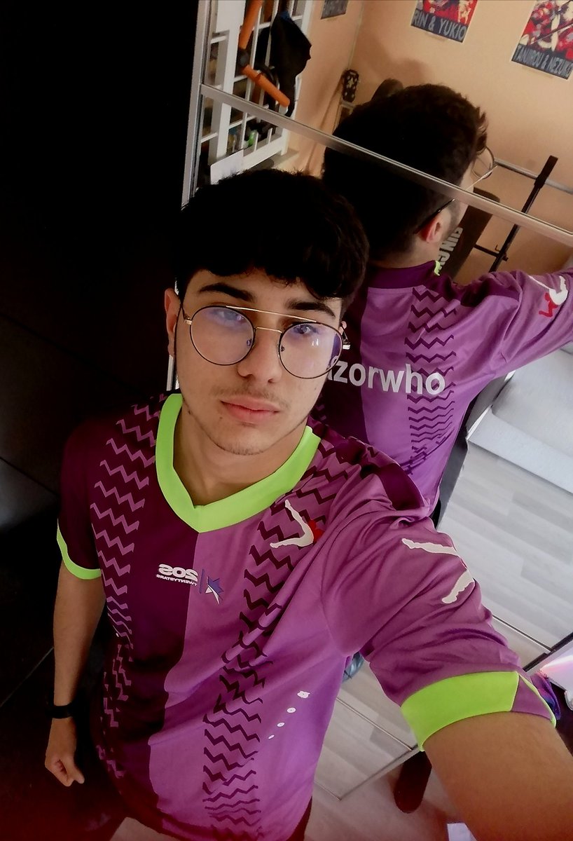 glazorwho's tweet photo. Un ringraziamento hai @20starsEsports per avermi mandato la nuova jersey
Sono ormai da 2 anni e vi assicuro che non è solo un team ma una famiglia.💜🌟
Grazie ancora di tutto. https://t.co/sbatMNINHd
