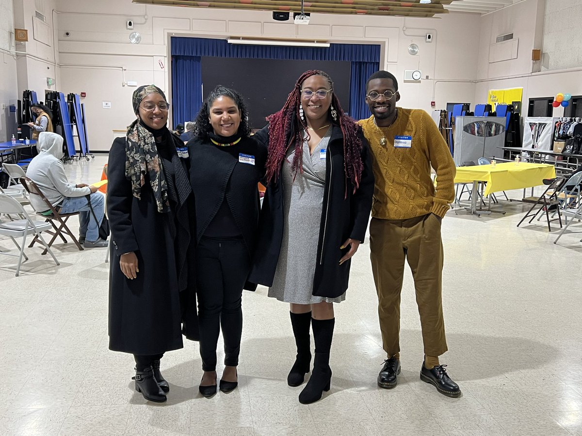 Victory4Oakland's tweet photo. Thank you Rudsdale High for inviting me back to your career day. I ran into so many amazing comrades and loved meeting more Oaklanders.
#VictoryforOakland #Victoryforstudents #Victoryforeducators https://t.co/2ufArZHOGI