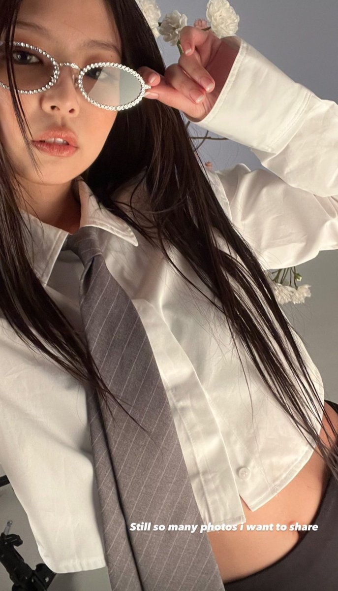 aintseokjin's tweet photo. 👓👔😺 https://t.co/1MH7TYkjnb