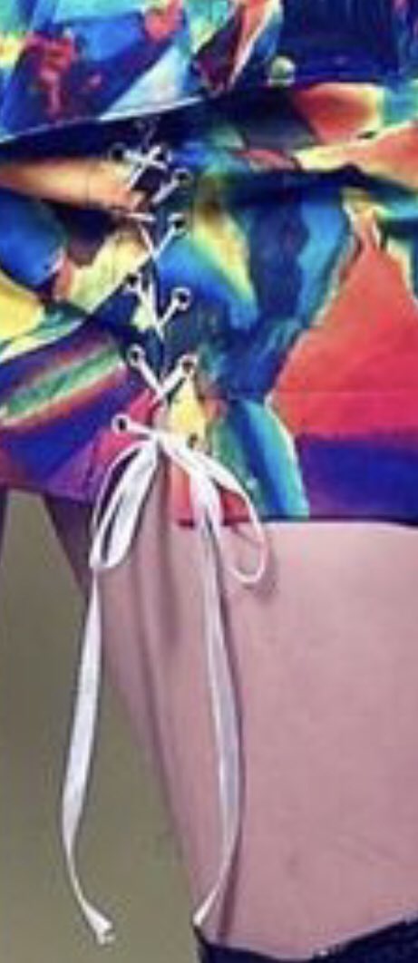 MissJen0923's tweet photo. So ito pala ang original na damit para sa outfit ni Lex sa  Fancon grabe ang ganda talaga!!! pero bakit nka close na nung sinuot ni lex at nag iba na ang style? 

Hmmm….. bakit kaya?😁🙈🤍

#KDLex 
#KDEstrada
#AlexaIlacad 
#RunToMe https://t.co/GCwDNZuJqL