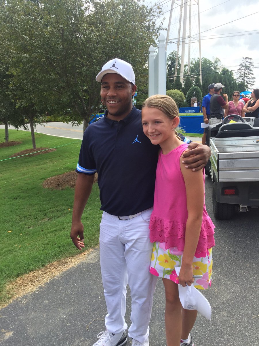 natnatpriceAP's tweet photo. When your favorite golfer is at The Masters, you go! Hoping Carson is able to see @HV3_Golf today at the practice round and maybe get another picture! ⛳️ https://t.co/MlFNzV5z8D