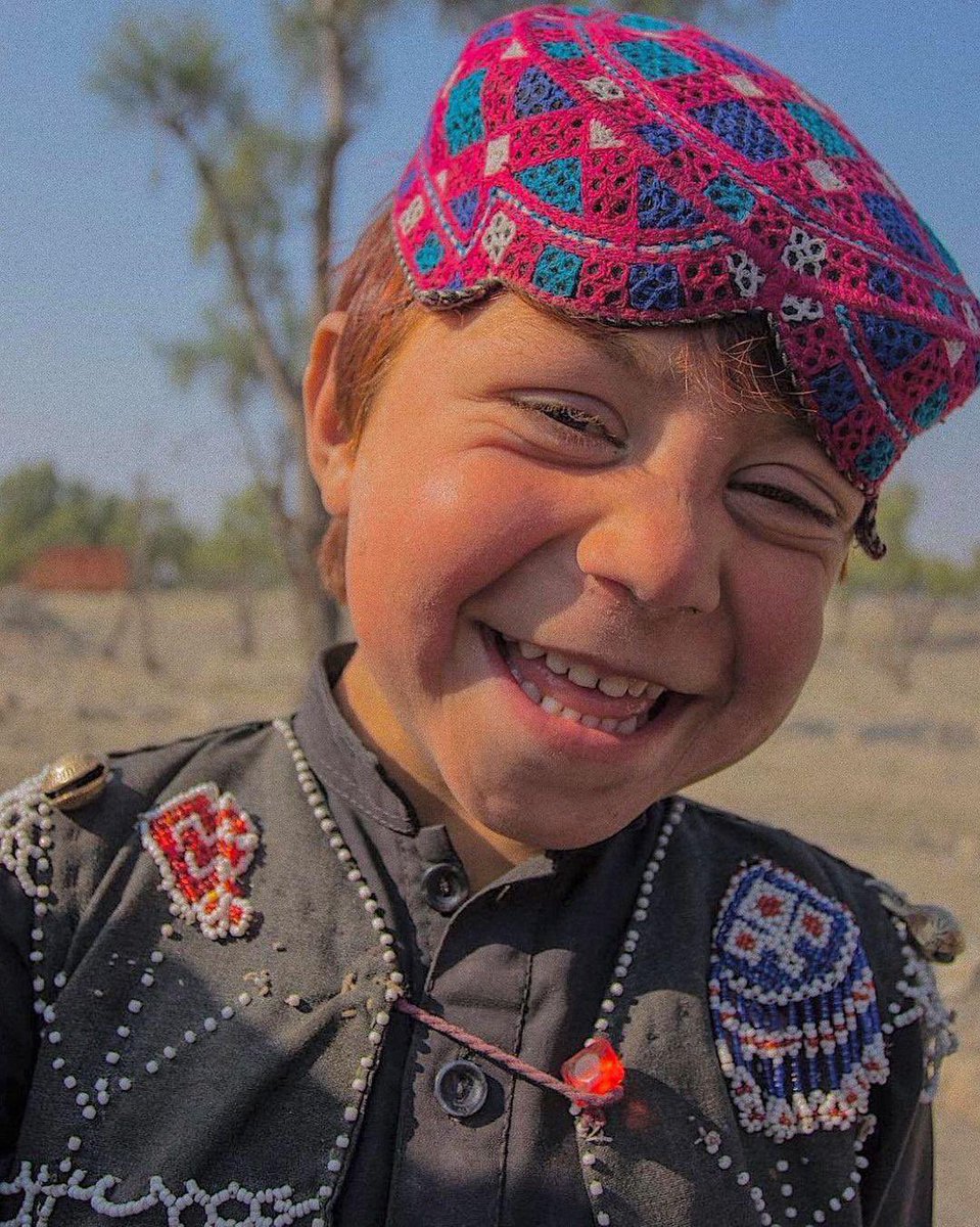 An extraordinary smile from Afghanistan 😊❤️

#peaceforafghanistan #girlseducationafghanistan #letgirlslearn #smilechallenge #peopleofafghanistan #storiesblog