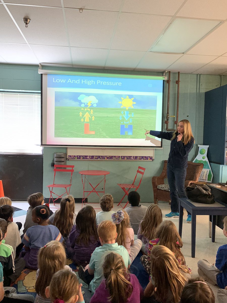kingmia5's tweet photo. A big Thank You to meteorologist Danielle Breezy from channel 2 news for educating our kids on the weather. 💨⚡️❄️☀️@MES_Mustangs https://t.co/16bVTBueo1