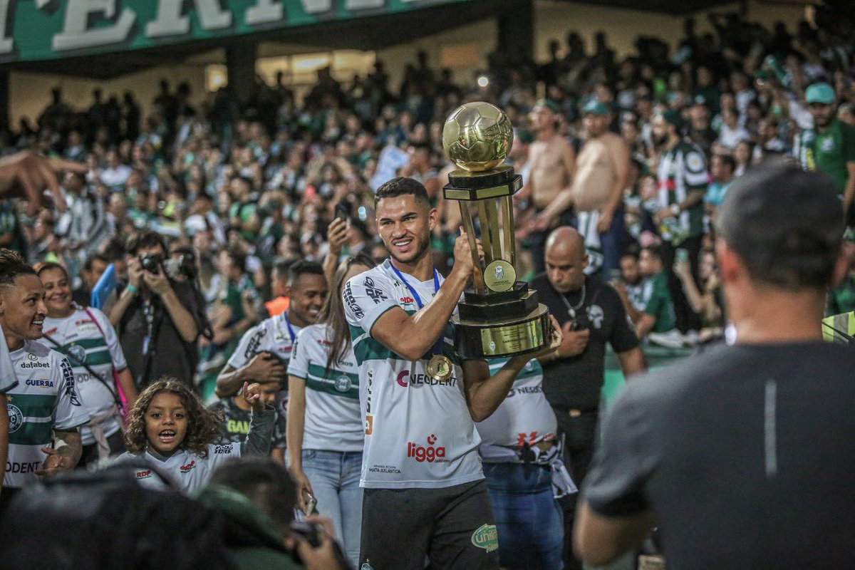 Marciooficial03's tweet photo. Primeiro título profissionalmente, obrigado meu Deus! @Coritiba 🟢⚪️ https://t.co/yL6DnNfoD2