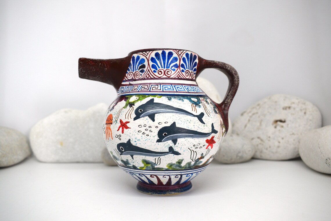 AcropolisGall's tweet photo. ✨Come check our collection vase of the #Minoan Pottery 🐬🐙🐠inspired by the #AegeanSea adorned with colourful dolphins (symbol of Harmony), octopus, coral and fish.
🏛 https://t.co/qA9O65v8AN 👈
#greece #greeksouvenir #ancientgreece #greekvase https://t.co/97pC0AtpGF