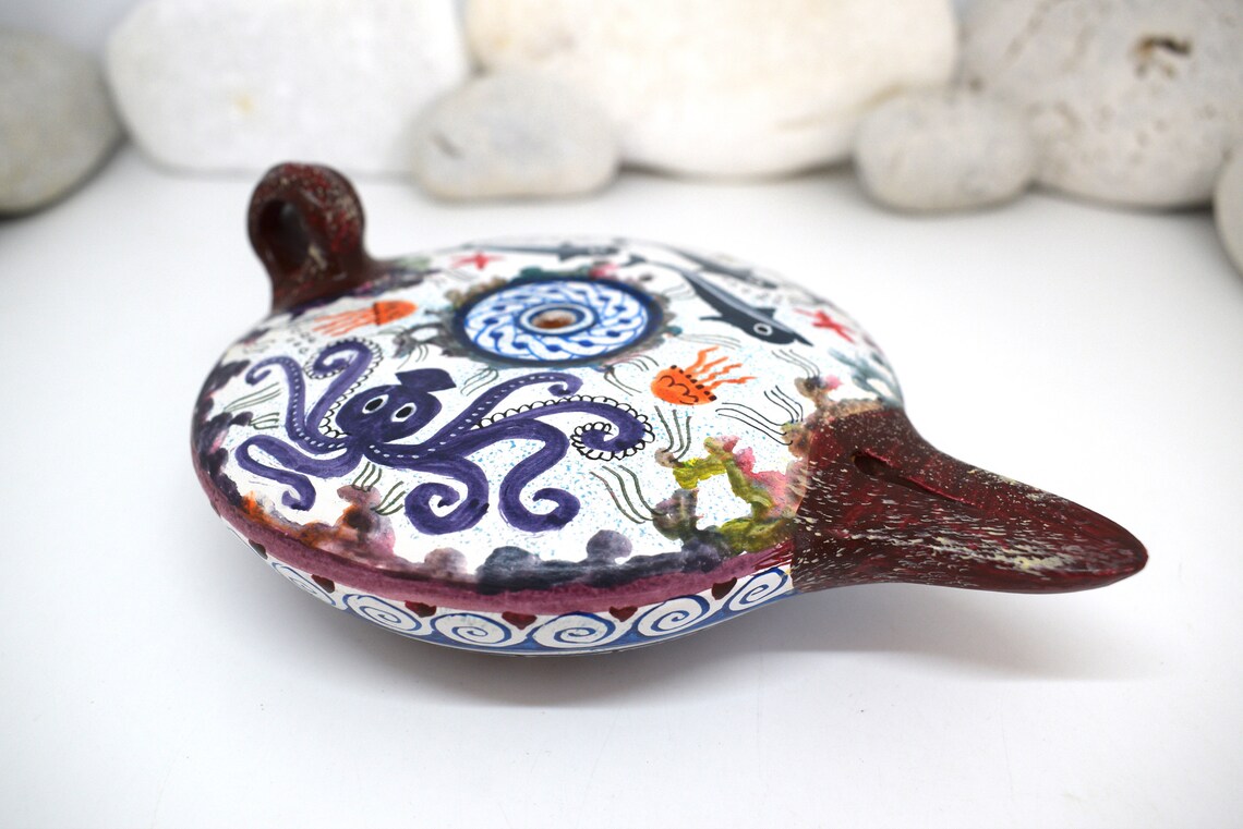 AcropolisGall's tweet photo. ✨Come check our collection vase of the #Minoan Pottery 🐬🐙🐠inspired by the #AegeanSea adorned with colourful dolphins (symbol of Harmony), octopus, coral and fish.
🏛 https://t.co/qA9O65v8AN 👈
#greece #greeksouvenir #ancientgreece #greekvase https://t.co/97pC0AtpGF