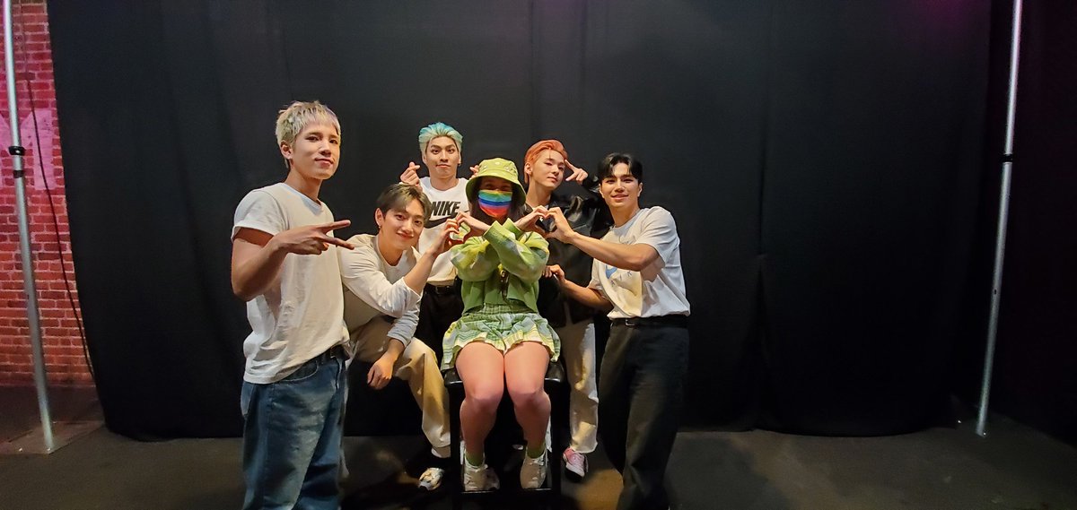 smolberry_tiger's tweet photo. Again an amazing night seeing vanner ๐โบ๏ธ
#vannerkpop #vanner #vannerindenver #denvanner #boostuptour #boostuptour2022 #BoostUp #vannertour2022 #vannertour #vannervvs #VVS #kpop https://t.co/9LJjaExAsx