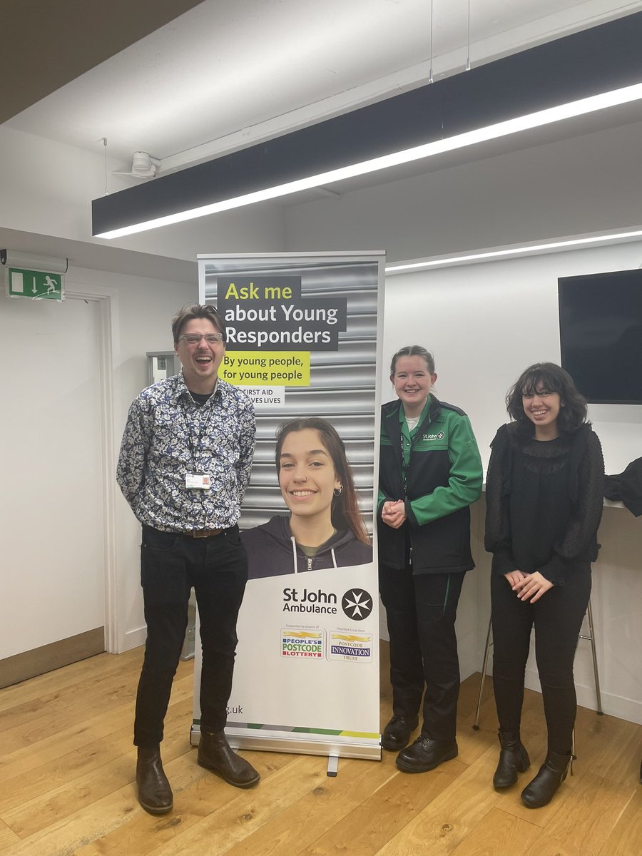 Katieroserichar's tweet photo. Was the most amazing day in london meeting the CEO of standard chartered  and thank you to jack for looking after us. It was such a great experience!! @SJAYouthEng https://t.co/rV1BPVlp6i