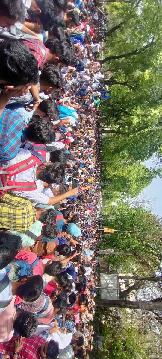 theonewhosees15's tweet photo. Students gathered. Students protested. Students got mishandled by the police. All of this for what? Are peaceful protests a crime now? Can't DU hear the cries of hundreds of students? 
@dpradhanbjp @DelhiPolice @msisodia @ArvindKejriwal @PMOIndia @aisa_delhi @SfiDelhi @DUABVP https://t.co/1wueCDQINj