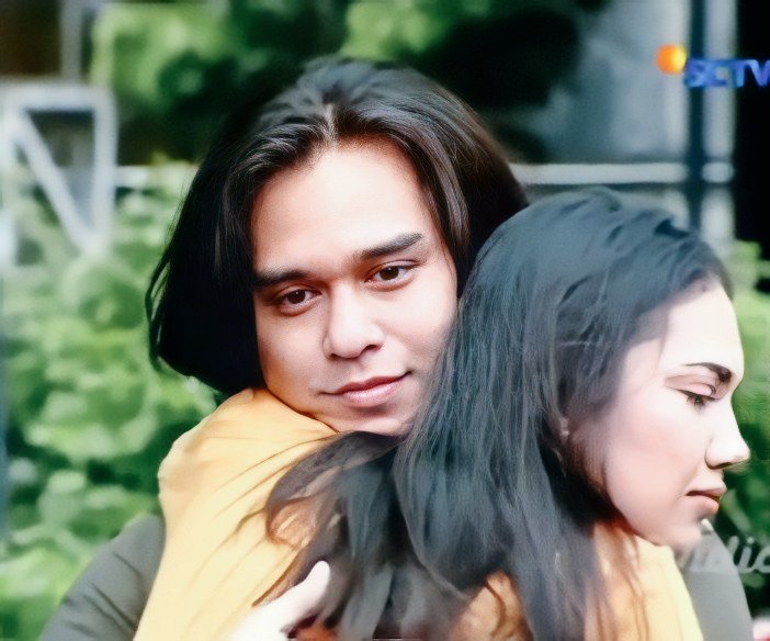 SamudraCinta_'s tweet photo. [Fajar Cornelia on screen]

"Kamu matahari, aku sinarnya . . ." - Cornelia - 

Cc : @sinemart_ph @SCTV 
Cr : Skrinsut [EPS 622]

#FaLia #FajarCornelia #ThrowbackScene #BHSI https://t.co/OdLZQlXZbz