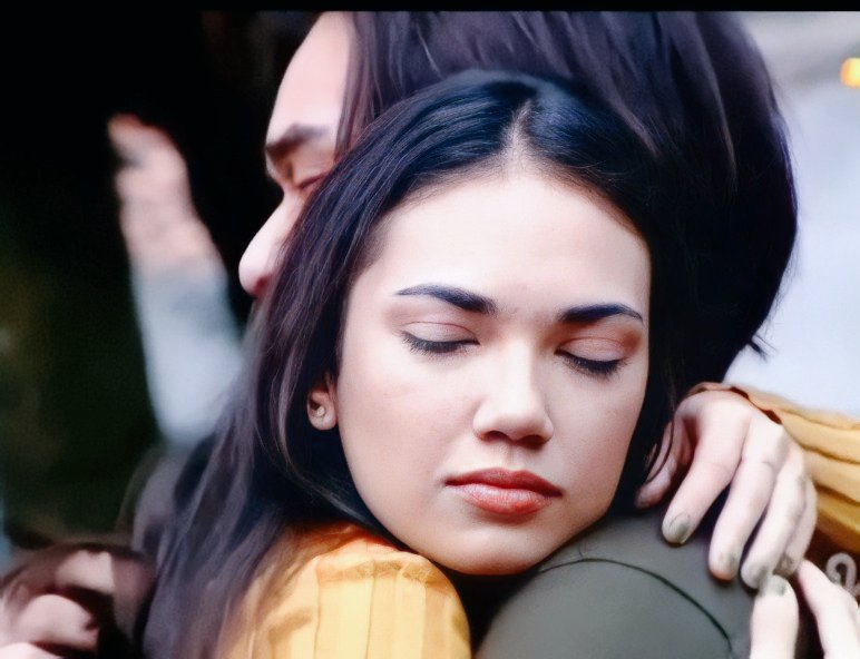 SamudraCinta_'s tweet photo. [Fajar Cornelia on screen]

"Kamu matahari, aku sinarnya . . ." - Cornelia - 

Cc : @sinemart_ph @SCTV 
Cr : Skrinsut [EPS 622]

#FaLia #FajarCornelia #ThrowbackScene #BHSI https://t.co/OdLZQlXZbz