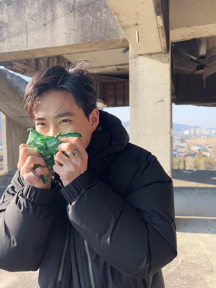 Ka1288D's tweet photo. Kıyamam bebeğime çok üşümüş
(。ŏ﹏ŏ)
#SUHO_GreySuit #SUHO_Hurdle #suho_colorful #SUHOcomesToday https://t.co/OnDNWvwtKC