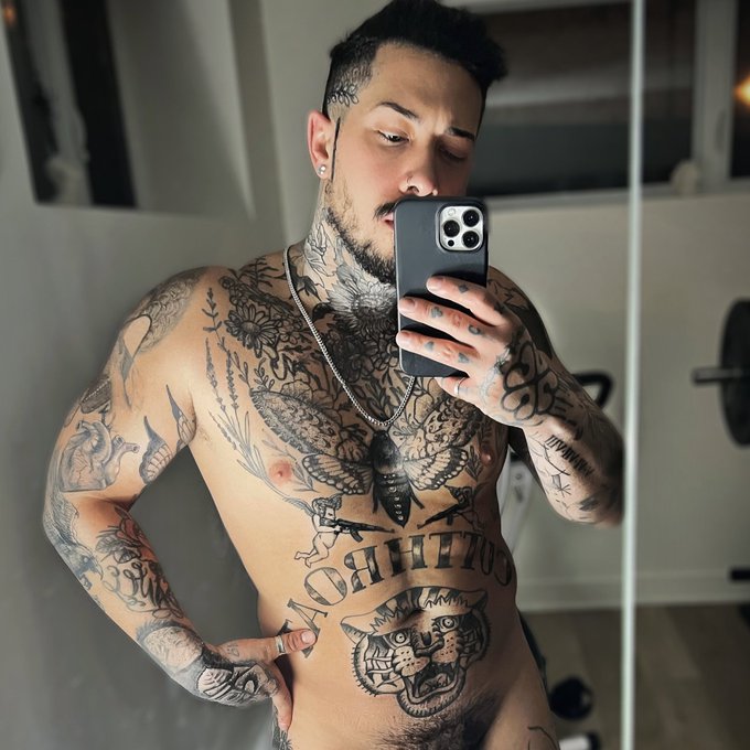 Retweet if you want the full photo in your dms. 🍆 https://t.co/S8olHy9TT4
